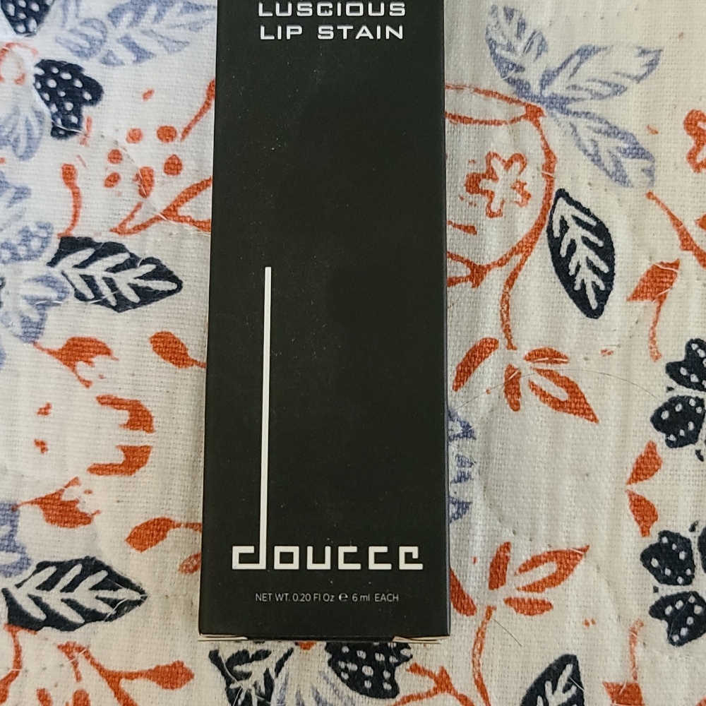 Luscious lip stain